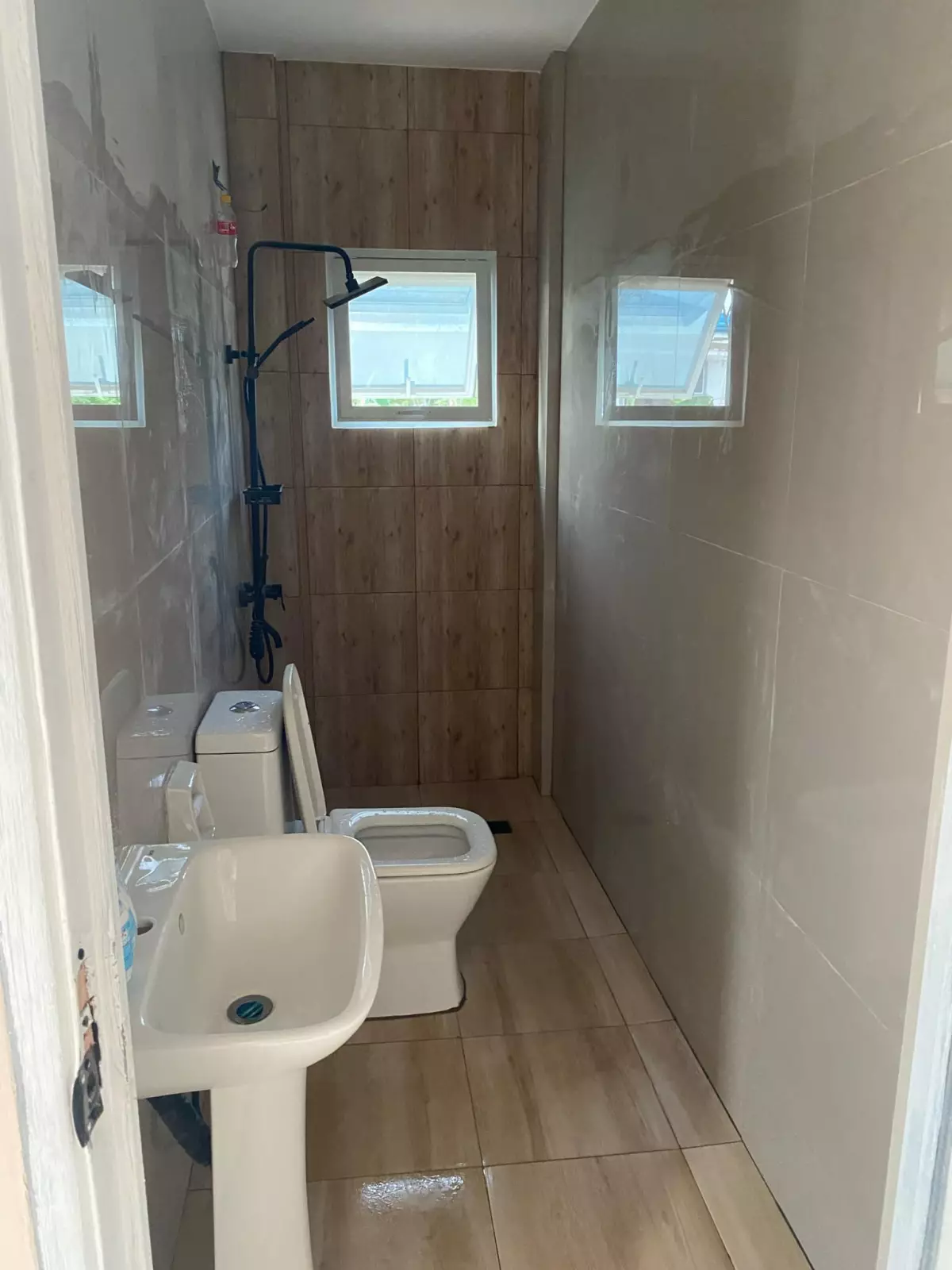 RFO HOUSE & LOT IN CORONA DEL MAR (BEACHFRONT SUBD) POOC TALISAY — House and Lot in Talisay, Cebu, Philippines — Photo 5