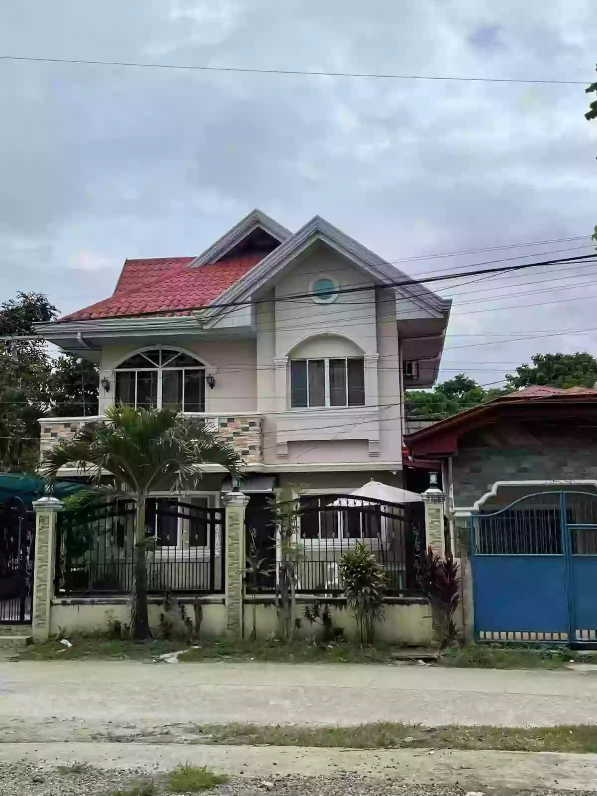 2 storey house and lot for rent