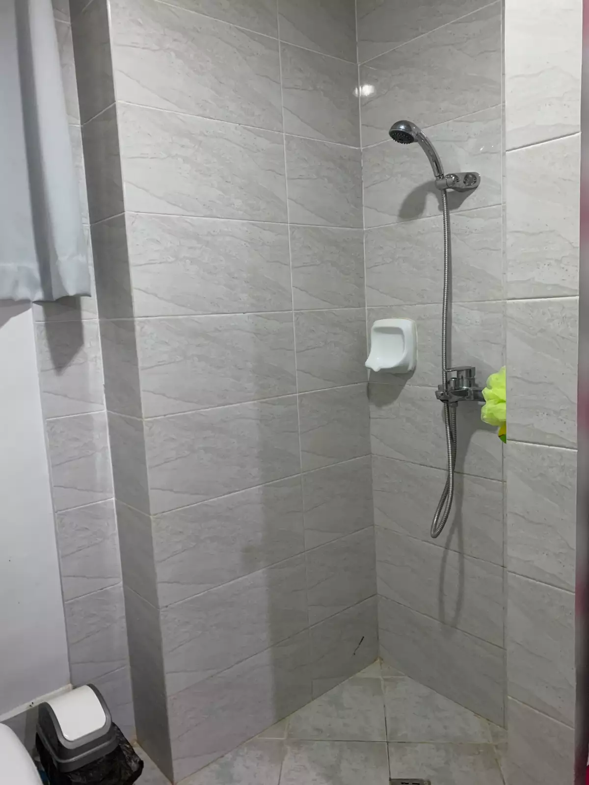 FULLY FURNISHED One bedroom condo in Amani Grand Residences — 1 Bedroom in Matumbo-Pusok Road, Lapu-Lapu City, Cebu — Photo 4