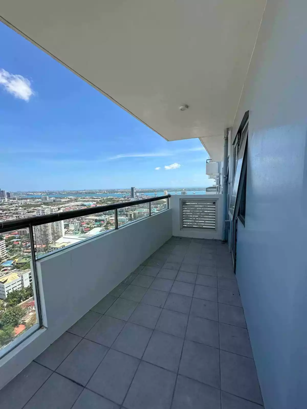 2 Bedroom Condo- Taft East Gate — 2 Bedrooms in Pope John Paul II Avenue, Cebu City, Central Visayas — Photo 2