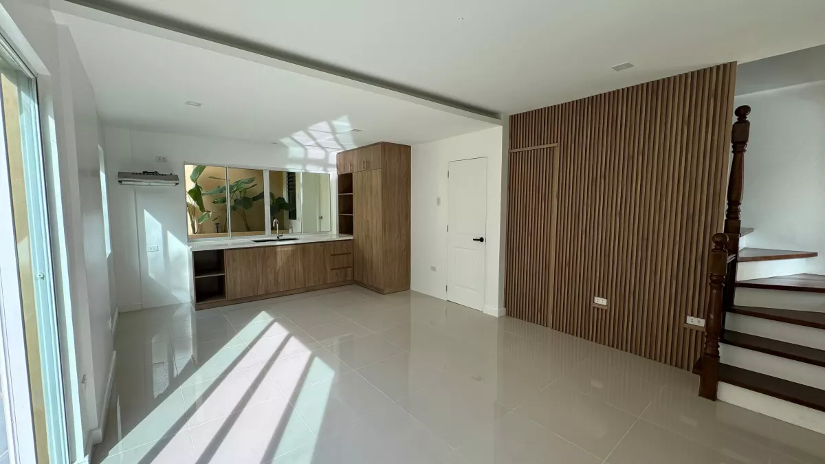 Duplex House For Sale in Hacienda Salinas — Townhouse in Cebu City, Cebu, Philippines — Photo 3