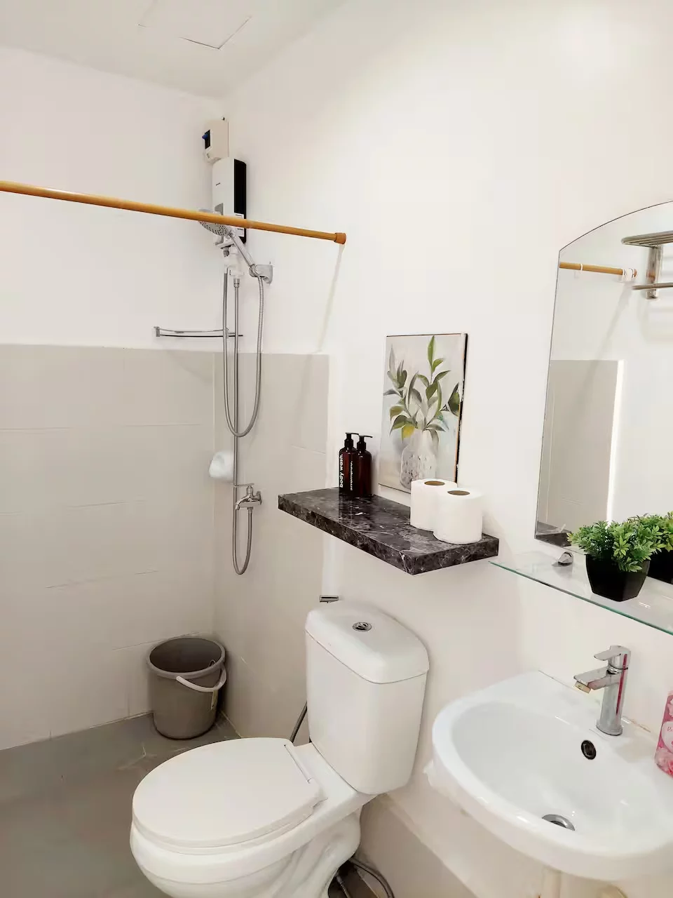 Stylish & Affordable Studio Unit for Rent at Tunghaan, Minglanilla, Cebu — Studio in Minglanilla, Cebu, Philippines — Photo 6