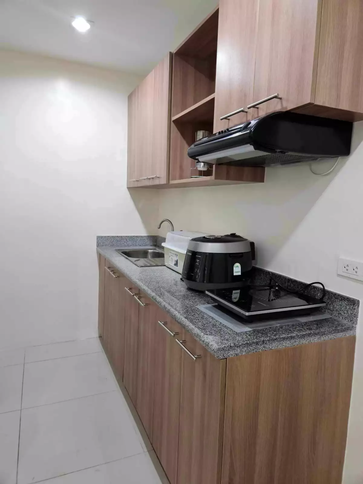 FOR SALE 2 BEDROOM WITH PARKING IN MIDPOIINT — 2 Bedrooms in Ines Ouano Road, Mandaue City, Central Visayas — Photo 3