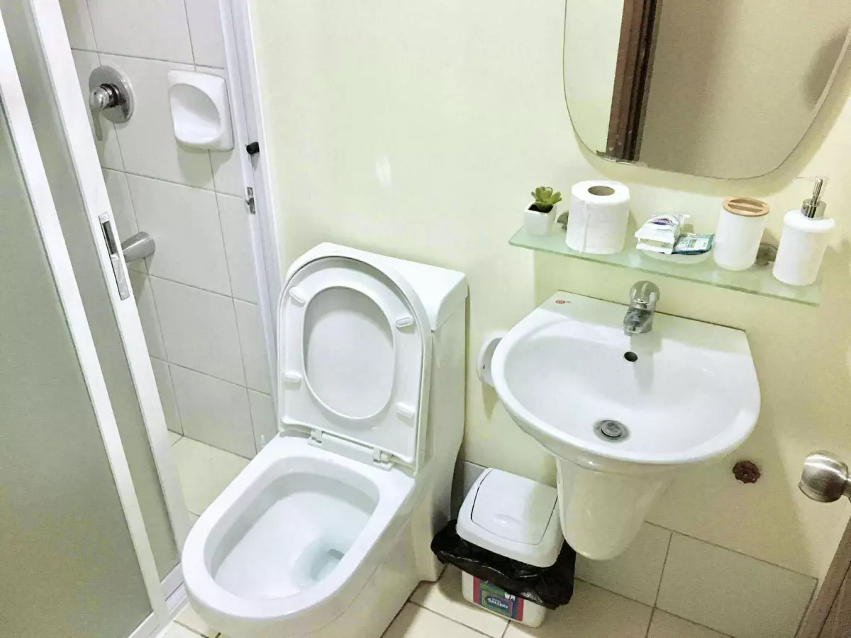 For Sale 2 Bedroom Unit at Horizons 101 — 2 Bedrooms in Cogon Ramos, Cebu City, Cebu — Photo 7