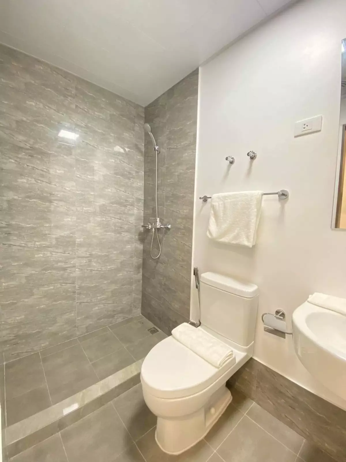 For Assume Condo - City Clou — Studio in Dionisio Jakosalem Street, Cebu City, Cebu — Photo 2