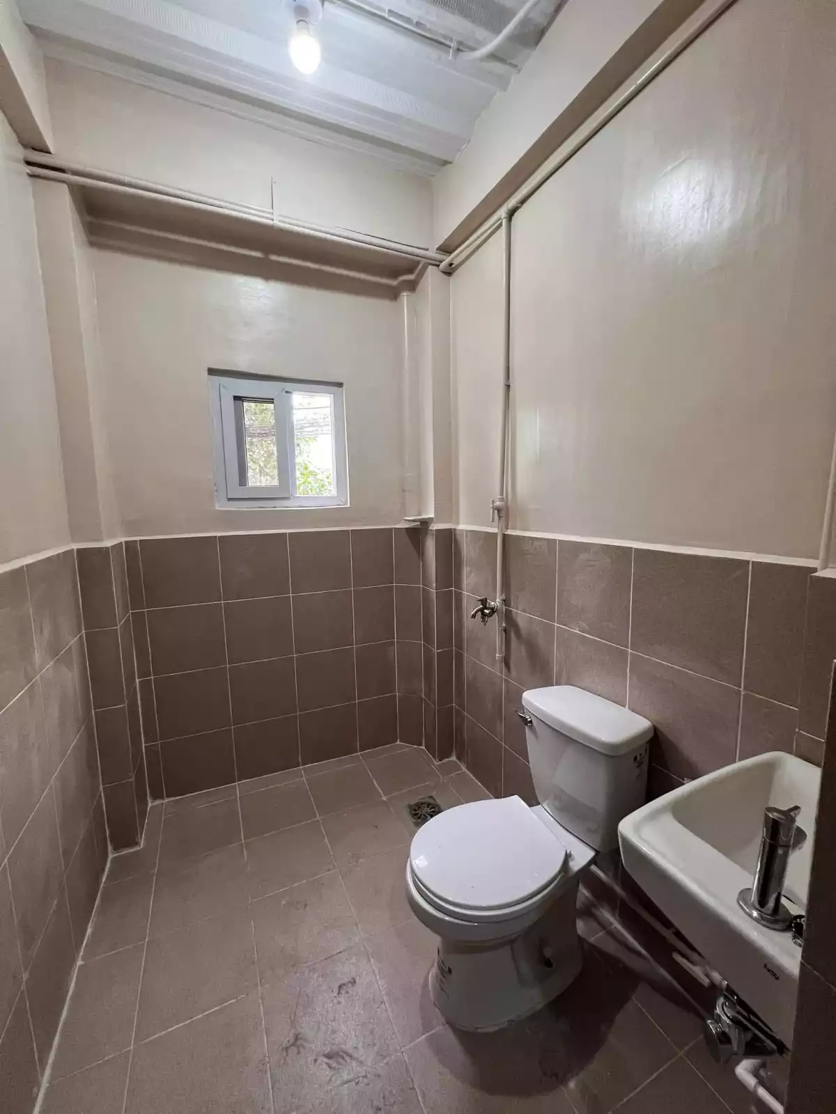 For Rent (2-Bedroom Rosello Rd. Apartments) — Apartment in Cebu City, Cebu, Philippines — Photo 6