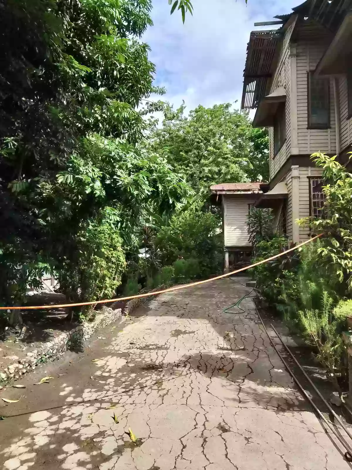 Lot for Sale with Old House in Cebu City — Residential Lot in Cebu City, Cebu, Philippines — Photo 2