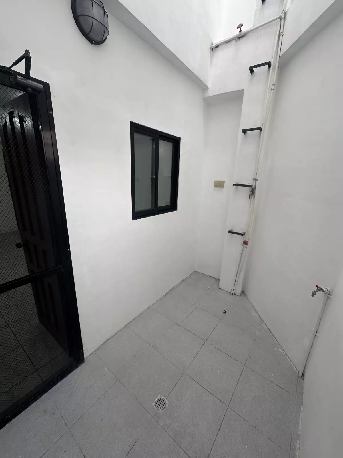 4 bedroom and newly built townhouse for rent — Townhouse in Cebu South Road, Minglanilla, Cebu — Photo 3