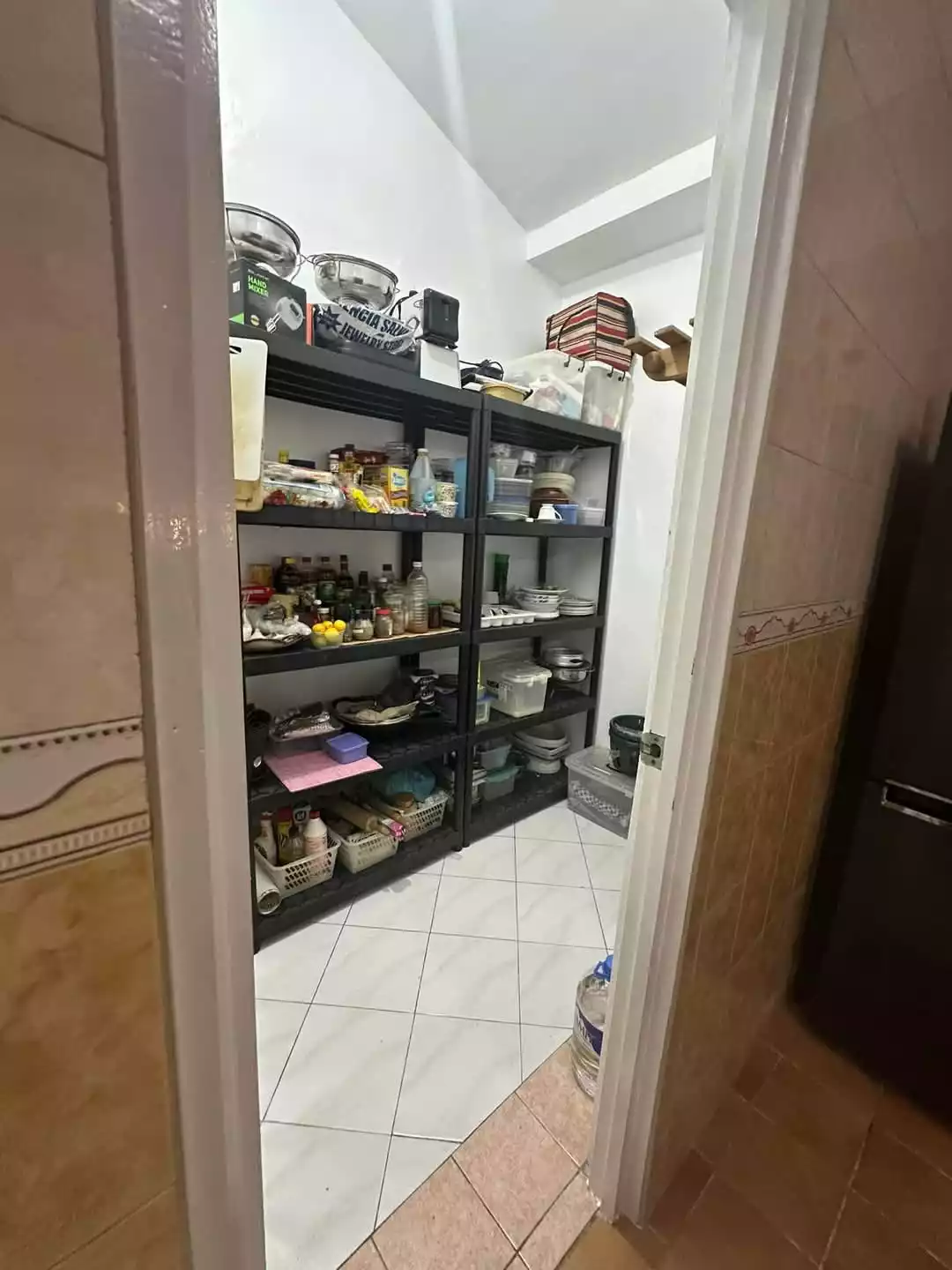 Open photo 18 of 20 — HOUSE & LOT @ FLORES VILLAGE FULLY FURNISHED