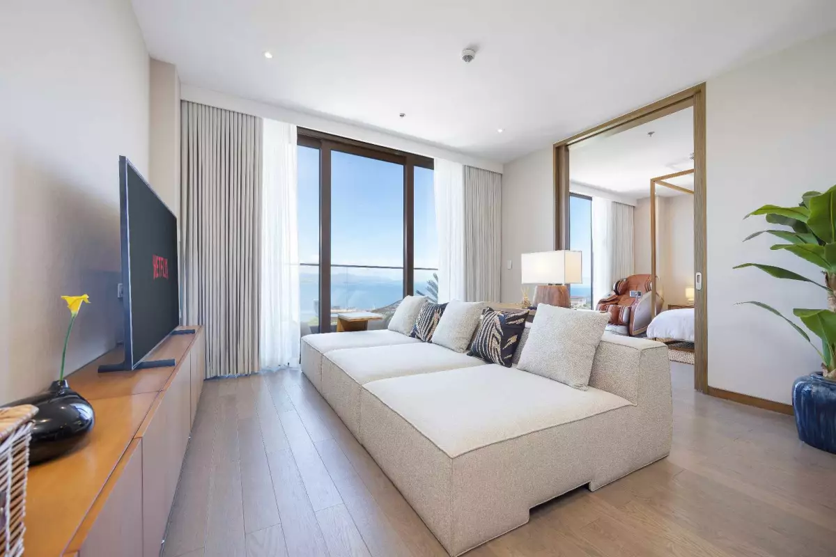 BARGAIN SALE 1BR CONDO AT SHERATON MACTAN — 1 Bedroom in Cebu — Photo 6