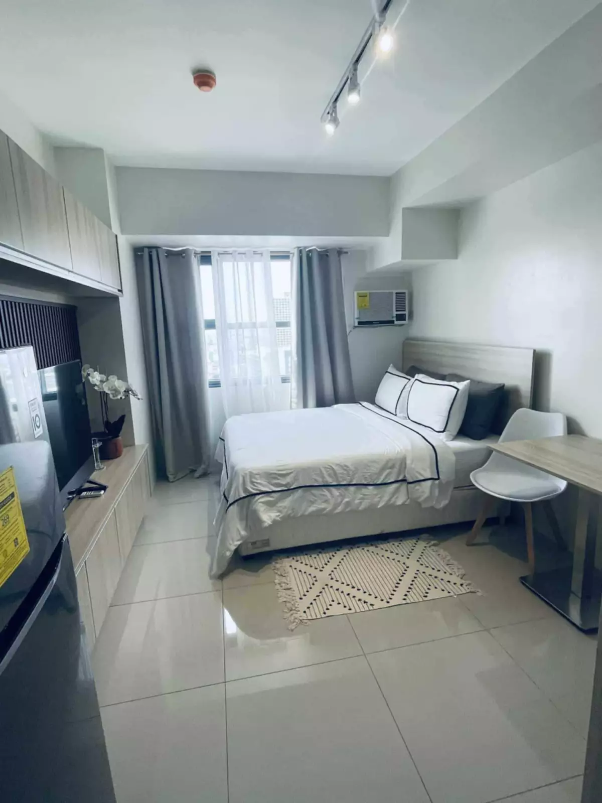 Newly Renovated Studio unit FOR SALE in Horizon 101 — Studio in Cogon Ramos, Cebu City, Cebu — Photo 2