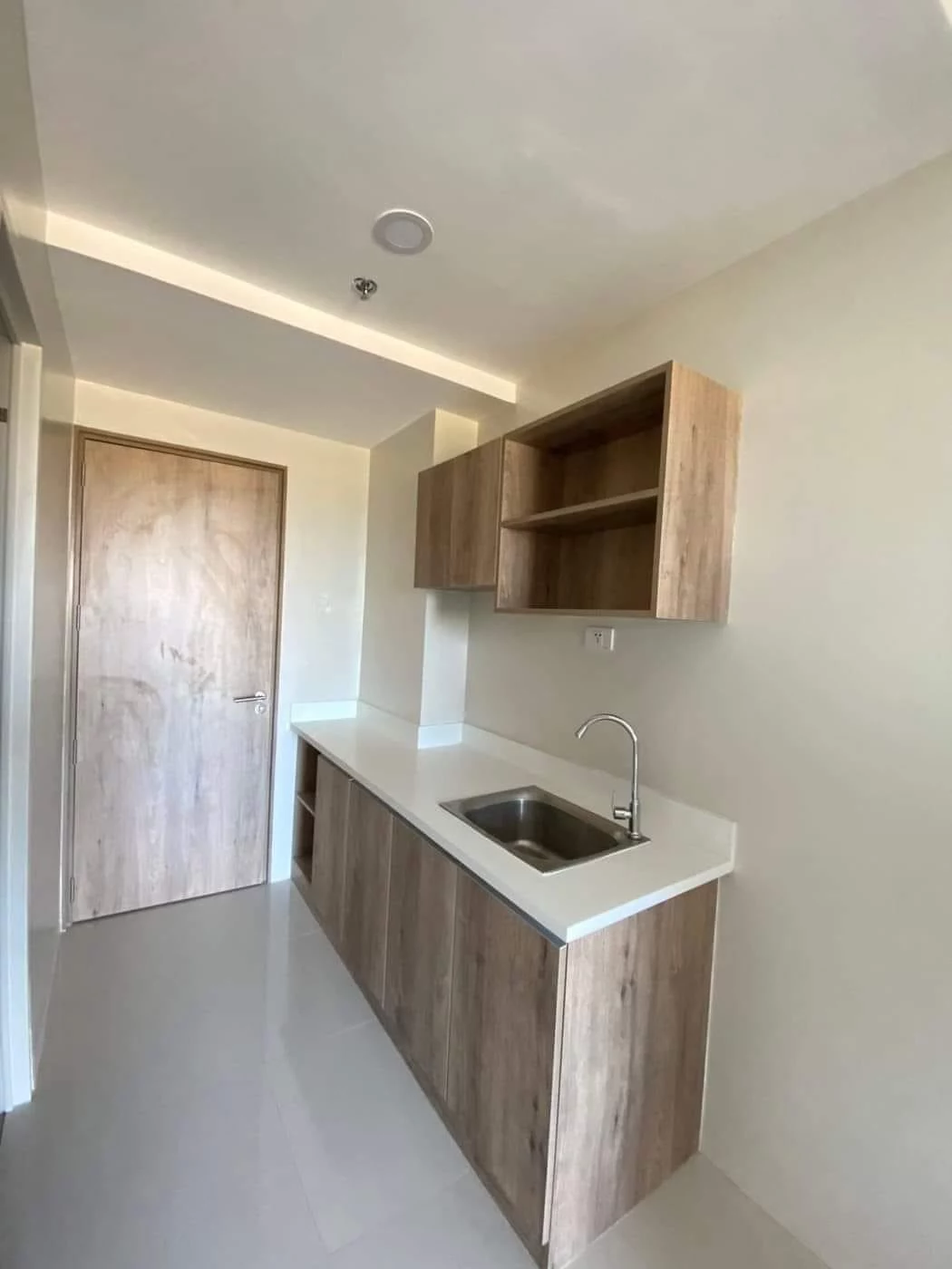 For Assume One BR Condo with Parking Included at Primeworld District Mactan — 1 Bedroom in Lapu Lapu City, Cebu — Photo 7
