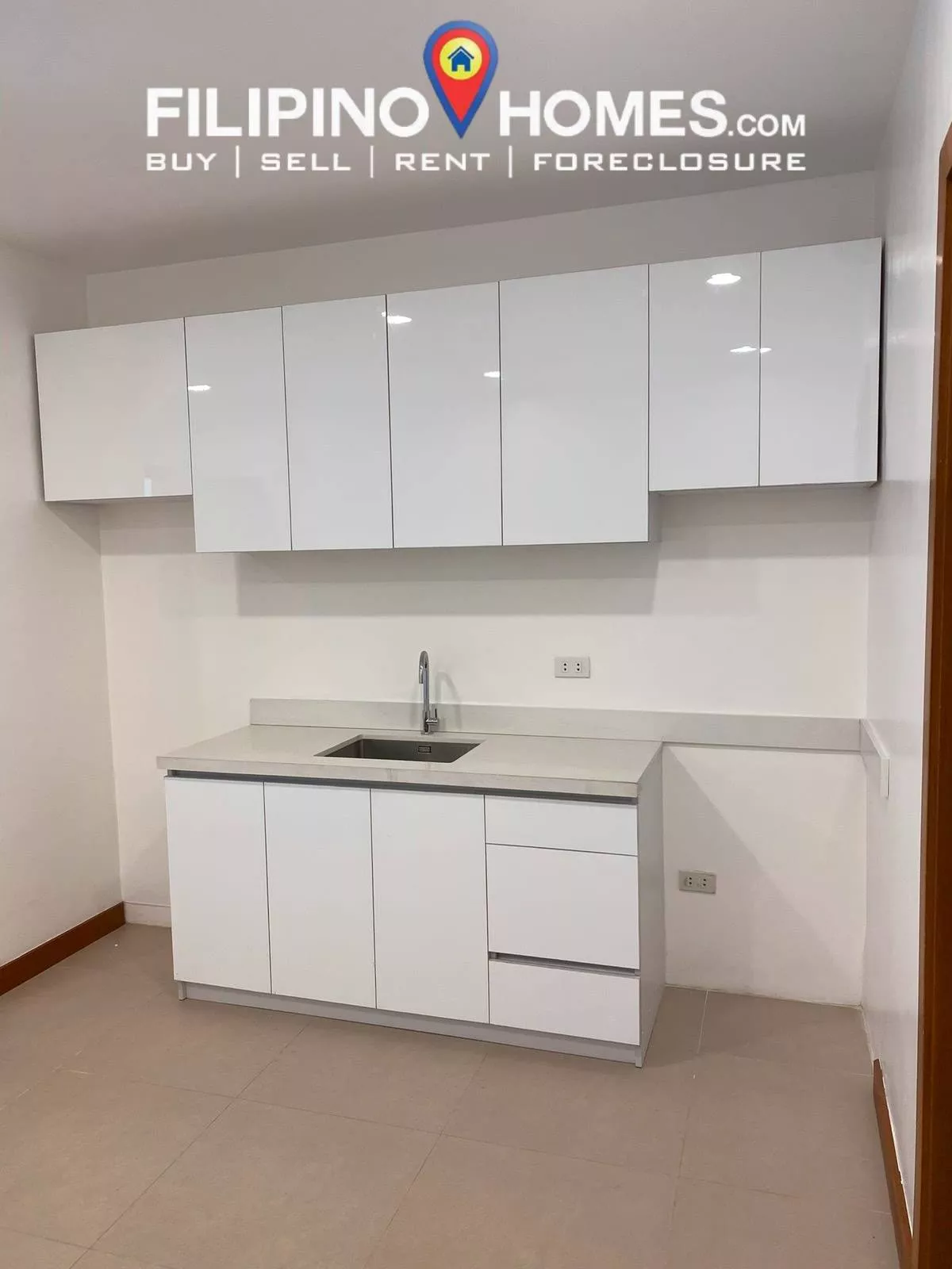 BRANDNEW THREE STOREY TOWNHOUSE FOR SALE FACING WIDE ROAD NEAR UST SAMPALOC MANILA — Townhouse in Manila, Metro Manila, Philippines — Photo 5