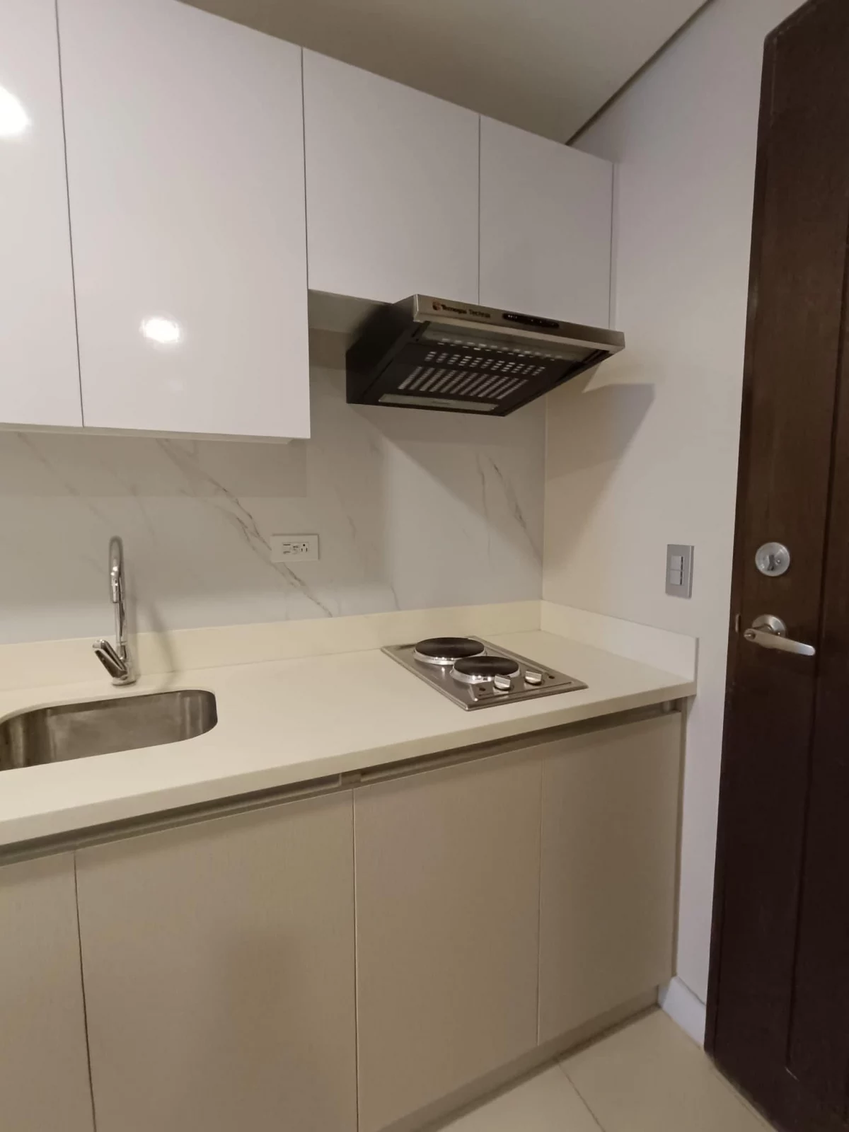 Open photo 12 of 17 — 38 Park Studio Fully Furnished for rent