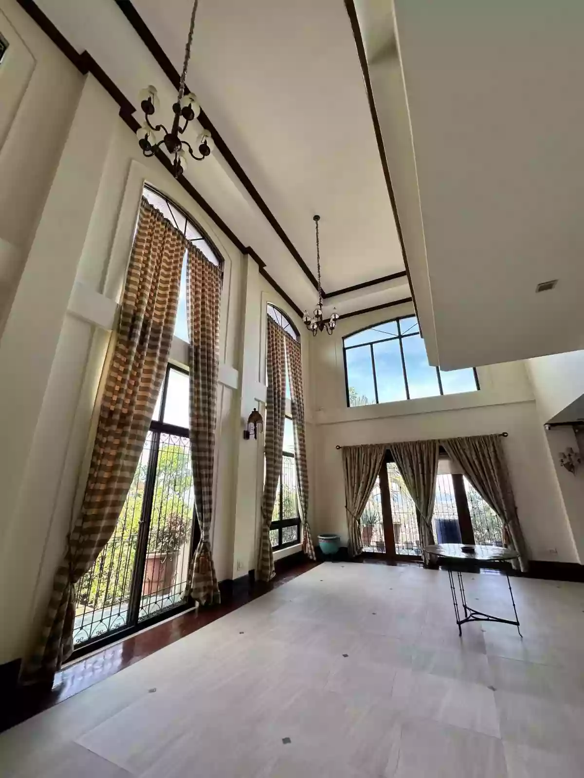 Open photo 14 of 21 — 6 BEDROOM MANSION WITH A MILLION DOLLAR VIEW IN VISTA GRANDE