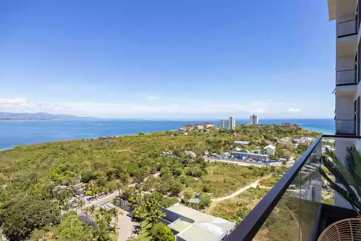 BARGAIN SALE 1BR CONDO AT SHERATON MACTAN — 1 Bedroom in Cebu — Photo 2