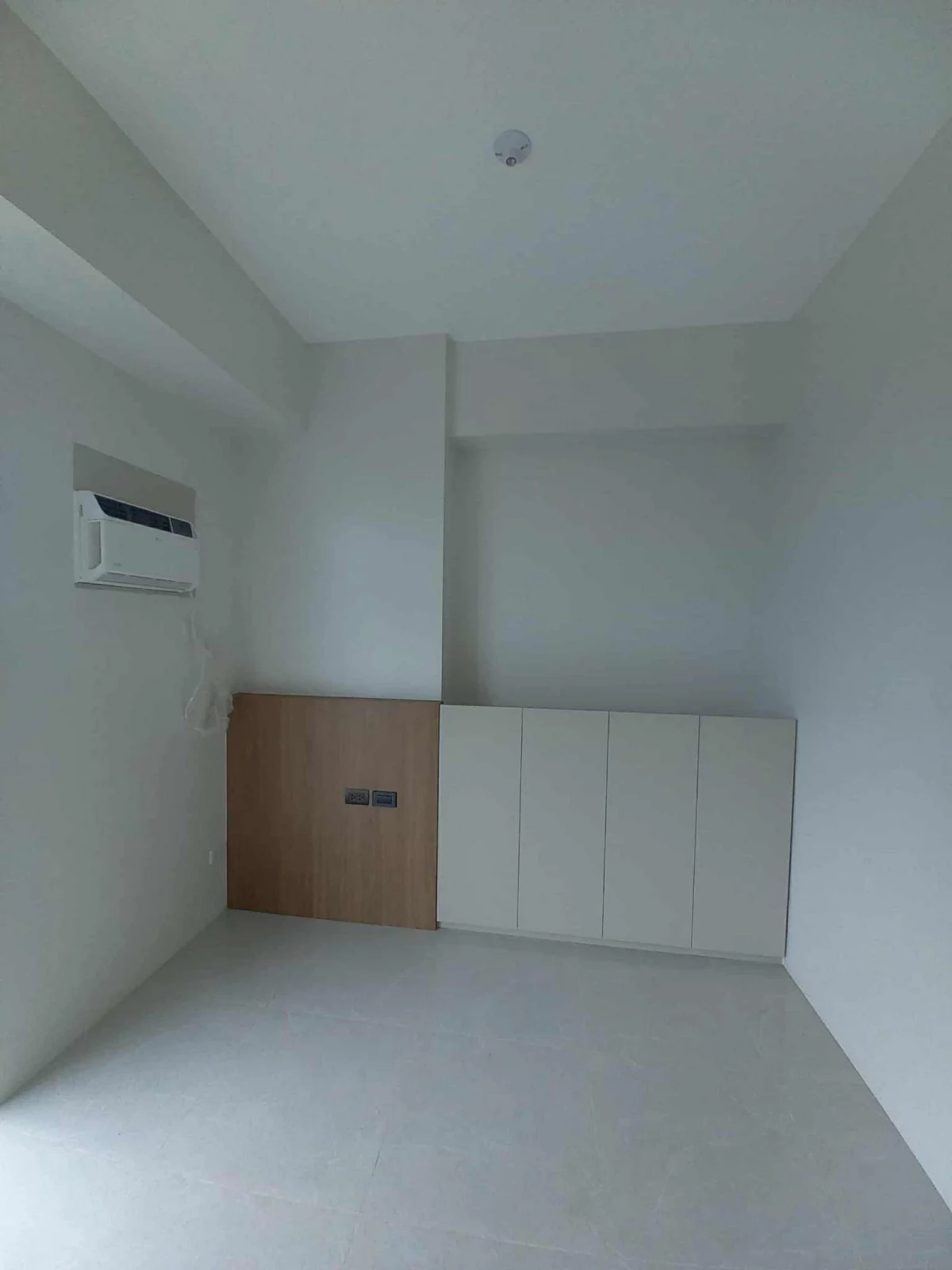 FOR SALE: Mivela Garden Residences – Brand New Semi-Furnished Studio Unit