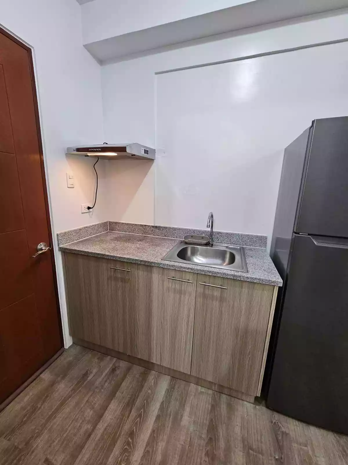 SEMI FURNSIHED CONDO IN MESAVIRRE FOR RENT — Studio in Negros Occidental, Philippines — Photo 3