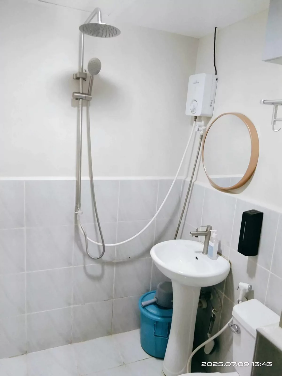 For rent studio type condo unit — Studio in Marigondon Beach Road, Lapu-Lapu City, Central Visayas — Photo 2