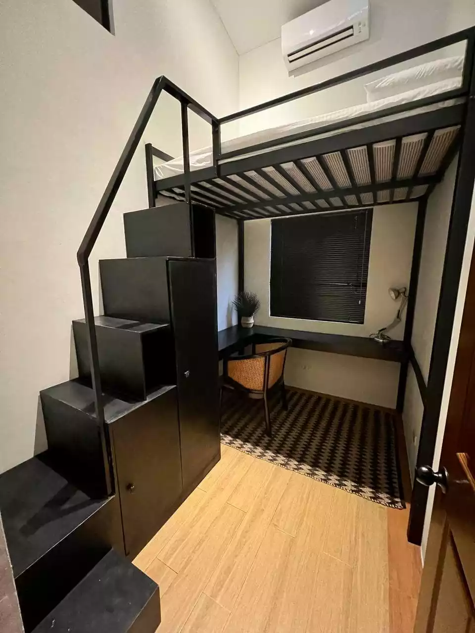 FULLY FURNISHED TOWNHOUSE NEAR BANILAD TOWNCENTER FOR SALE — Townhouse in Gov. M. Cuenco Avenue, Cebu City, Cebu — Photo 2