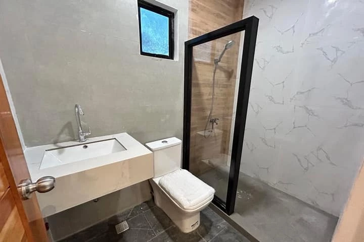 HOUSE AND LOT FOR SALE — House and Lot in Cebu, Philippines — Photo 3