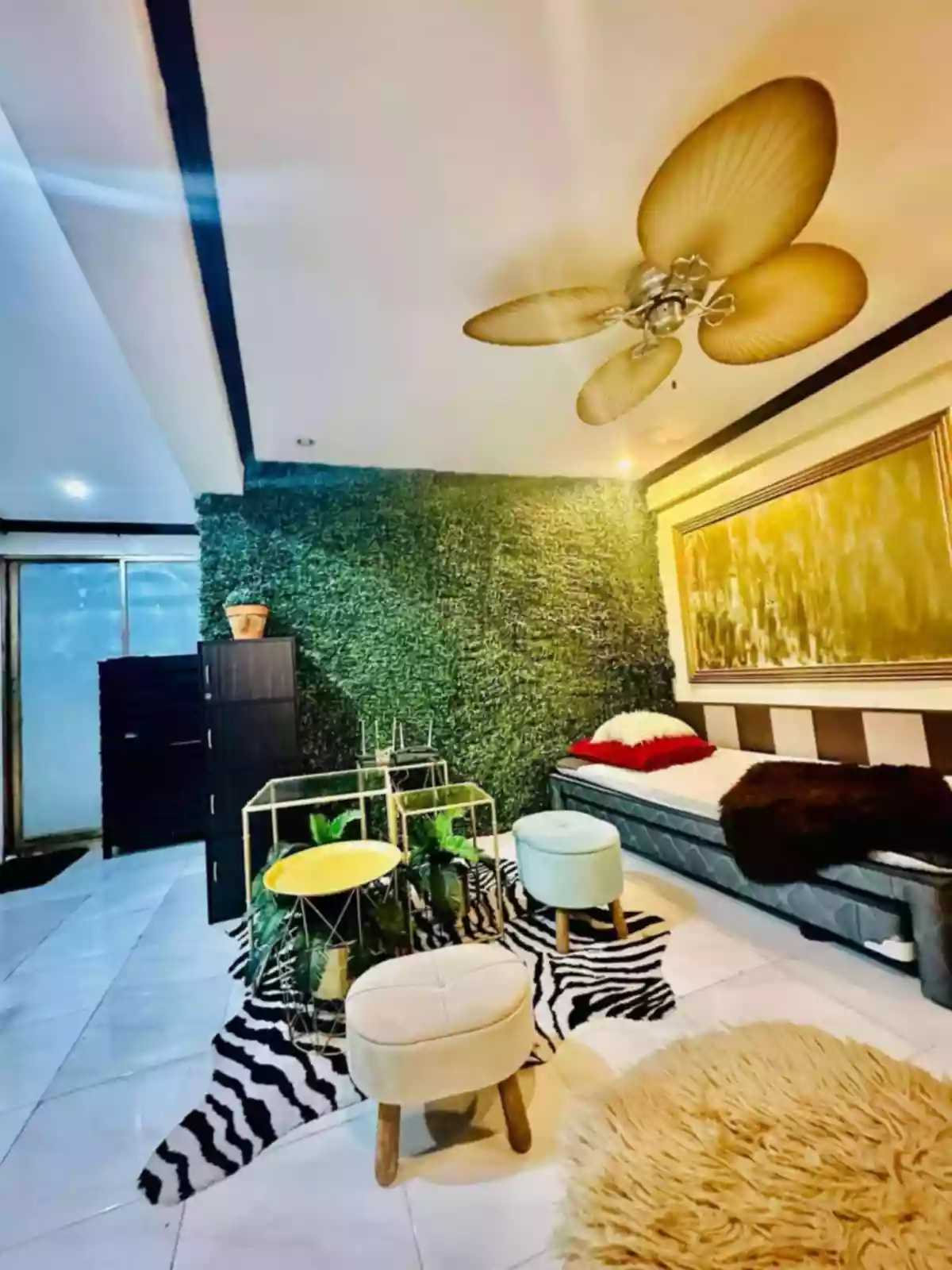 CONDO FOR SALE AT MACTAN OISES GARDENS — 2 Bedrooms in Cebu — Photo 2