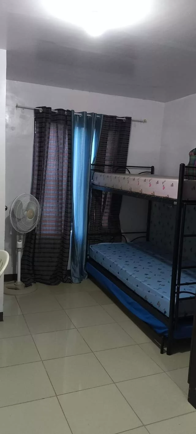 SEMI FURNISHED STUDIO UNIT WITH BALCONY FOR RENT- SALE