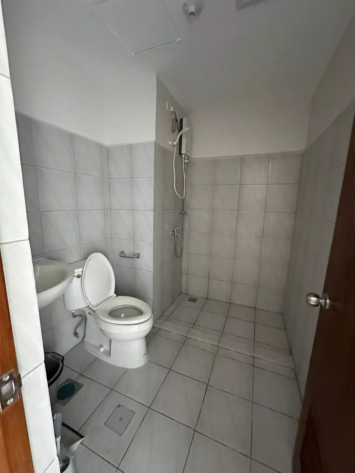 SEMI-FURNISHED STUDIO UNIT — Studio in Cebu City, Cebu — Photo 5