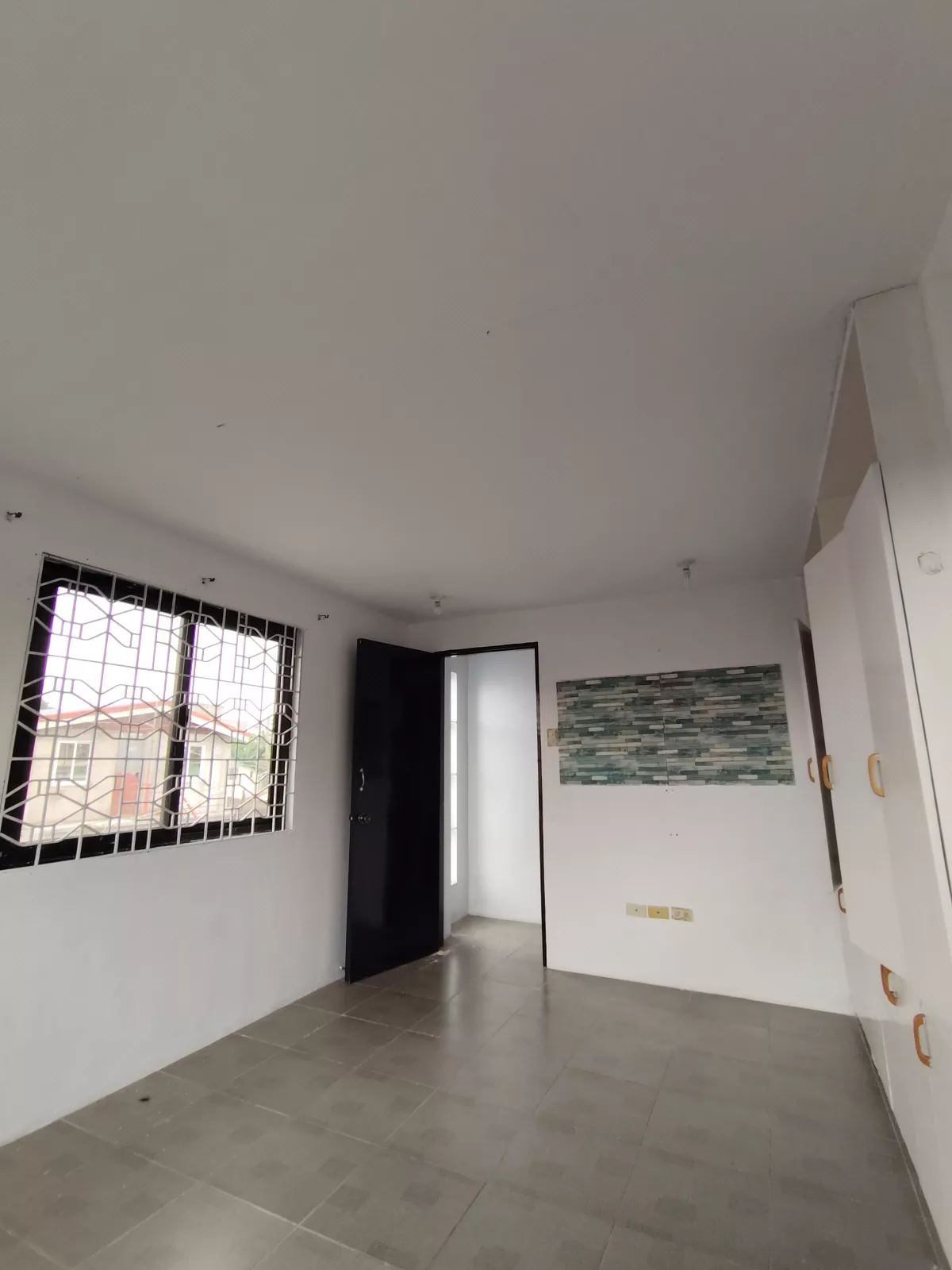 Open photo 12 of 15 — House and Lot with 5 Doors Apartment 