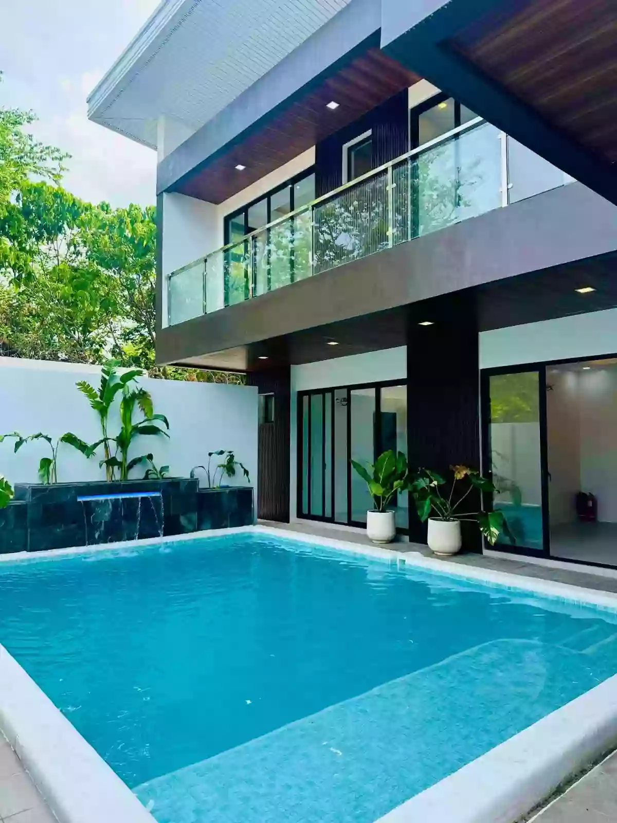 MODERN HOUSE FPR SALE INSIDE CEBU ROYALE ESTATE CONSOLACION 35M ONLY