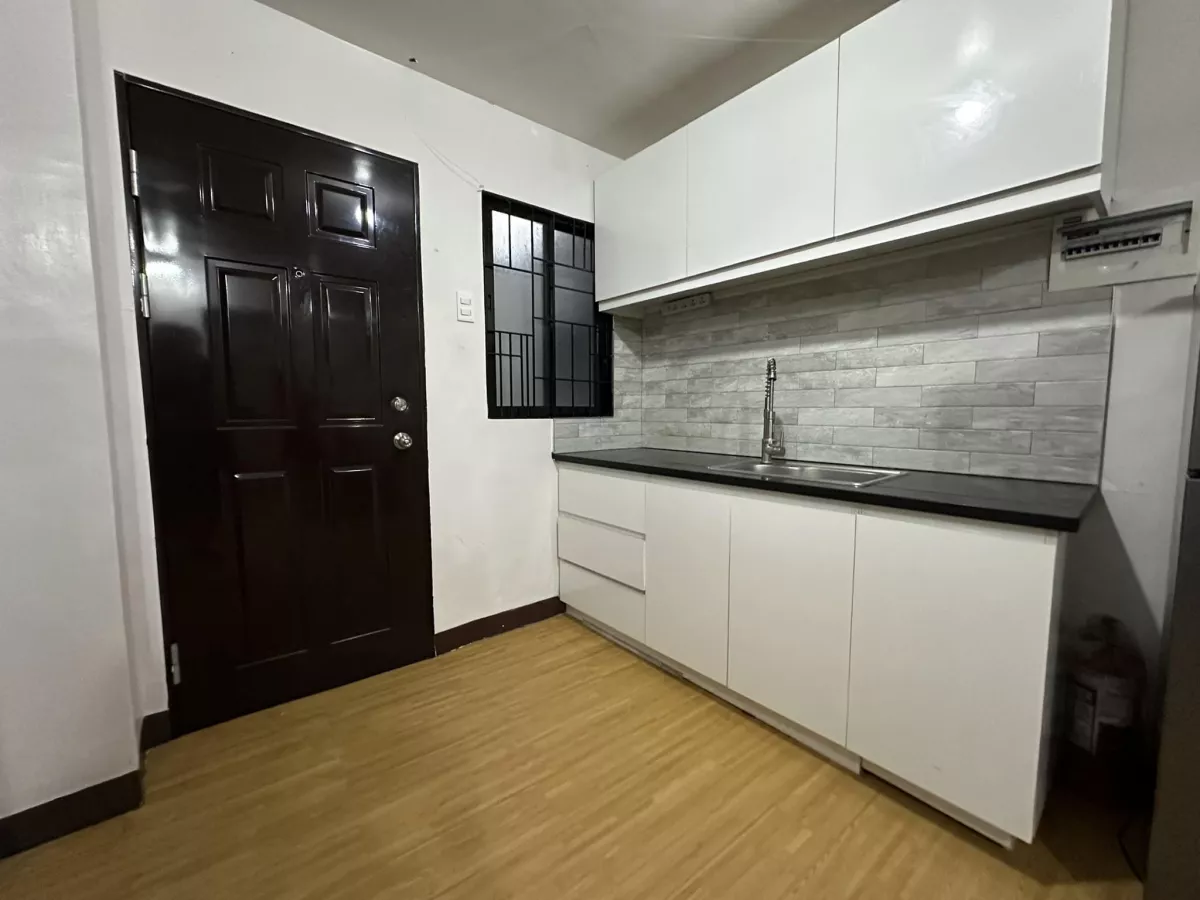 RUSH ASSUME: RENOVATED 2 BEDROOM CONO UNIT WITH BALCONY