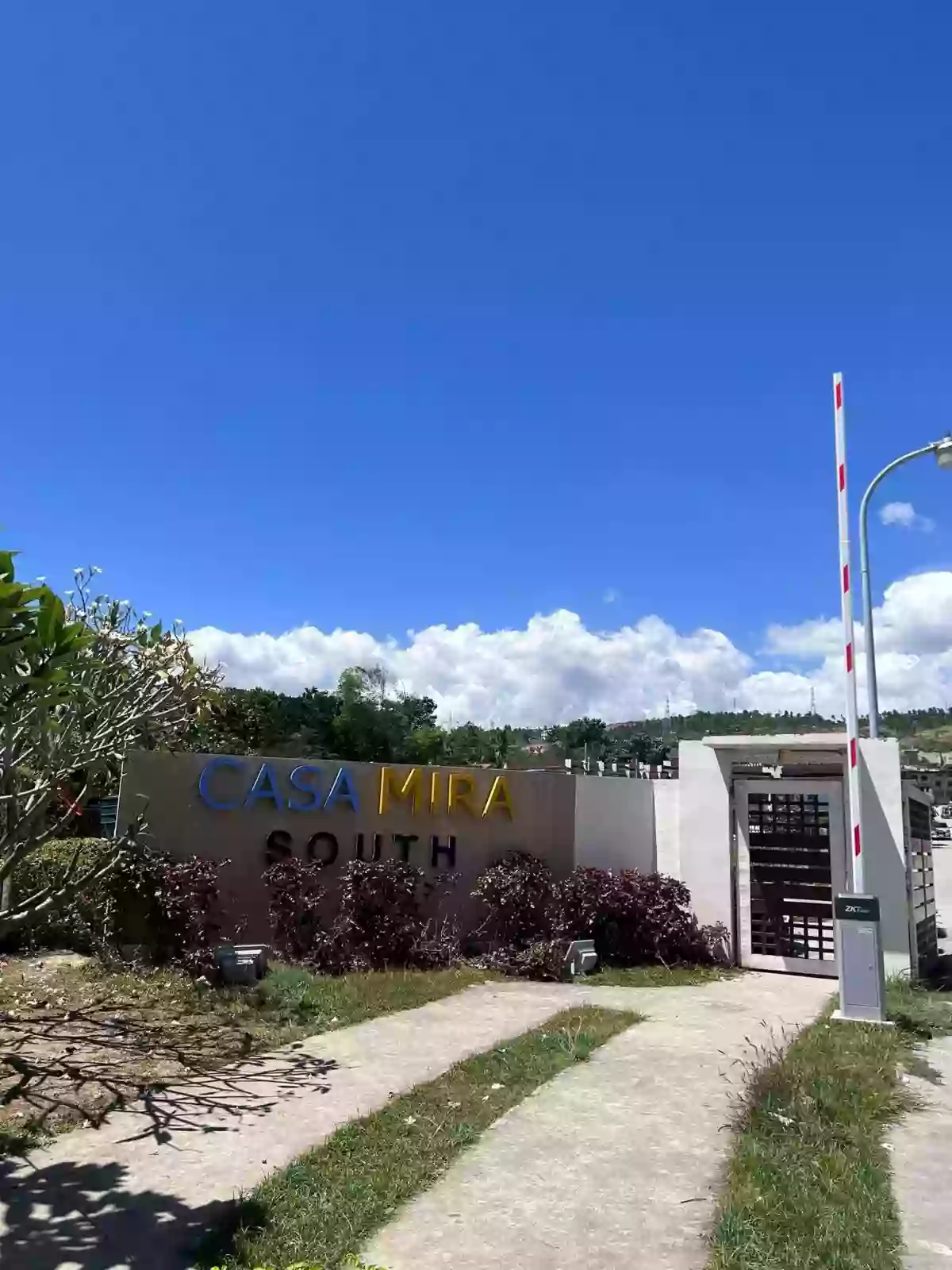 For Assume! Affordable Townhouse in Casa Mira South Naga