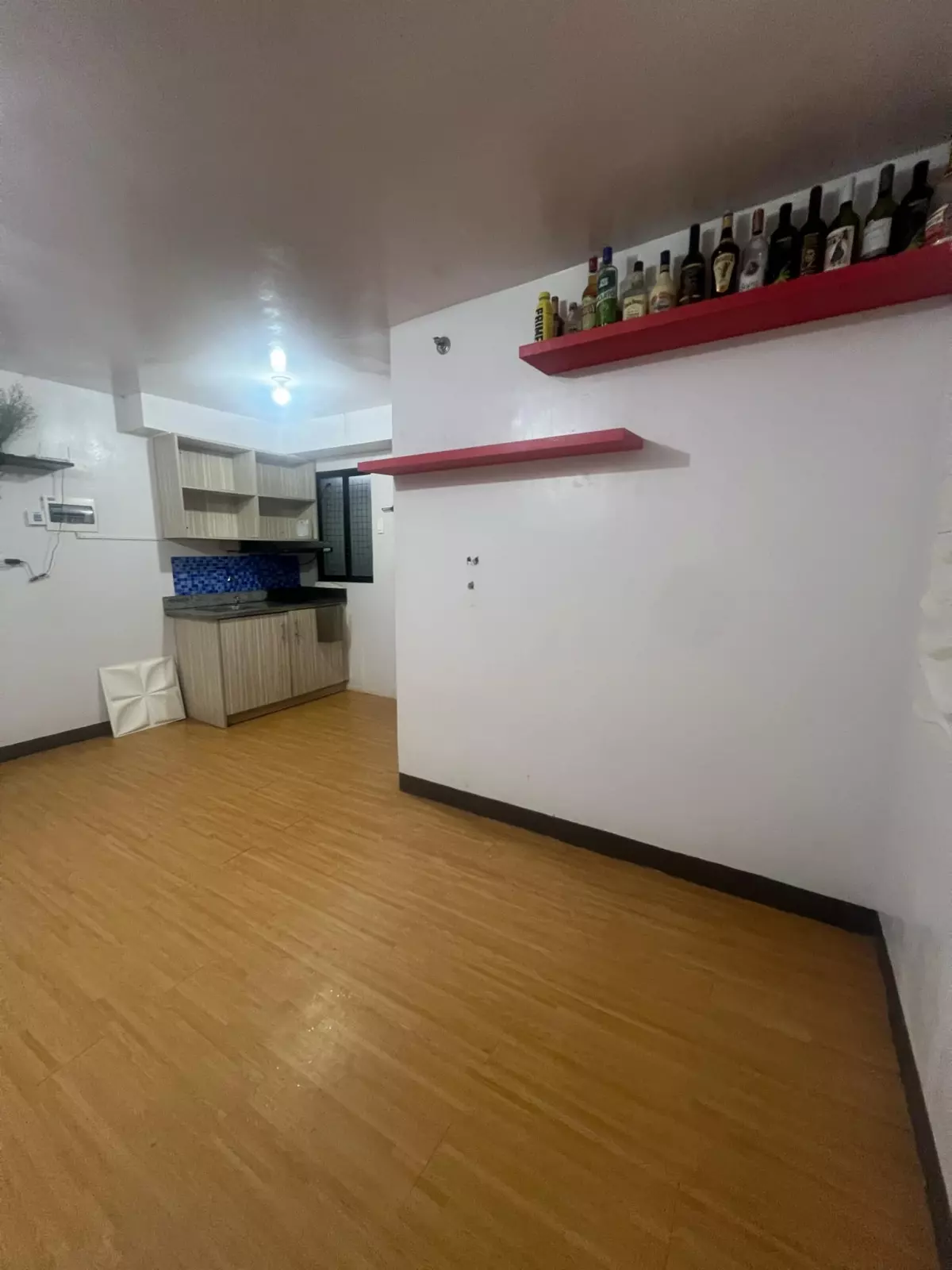 FOR RENT 2 BEDROOM CONDO UNIT WITH BALCONY — 2 Bedrooms in Naya Road, Cebu City, Central Visayas — Photo 2