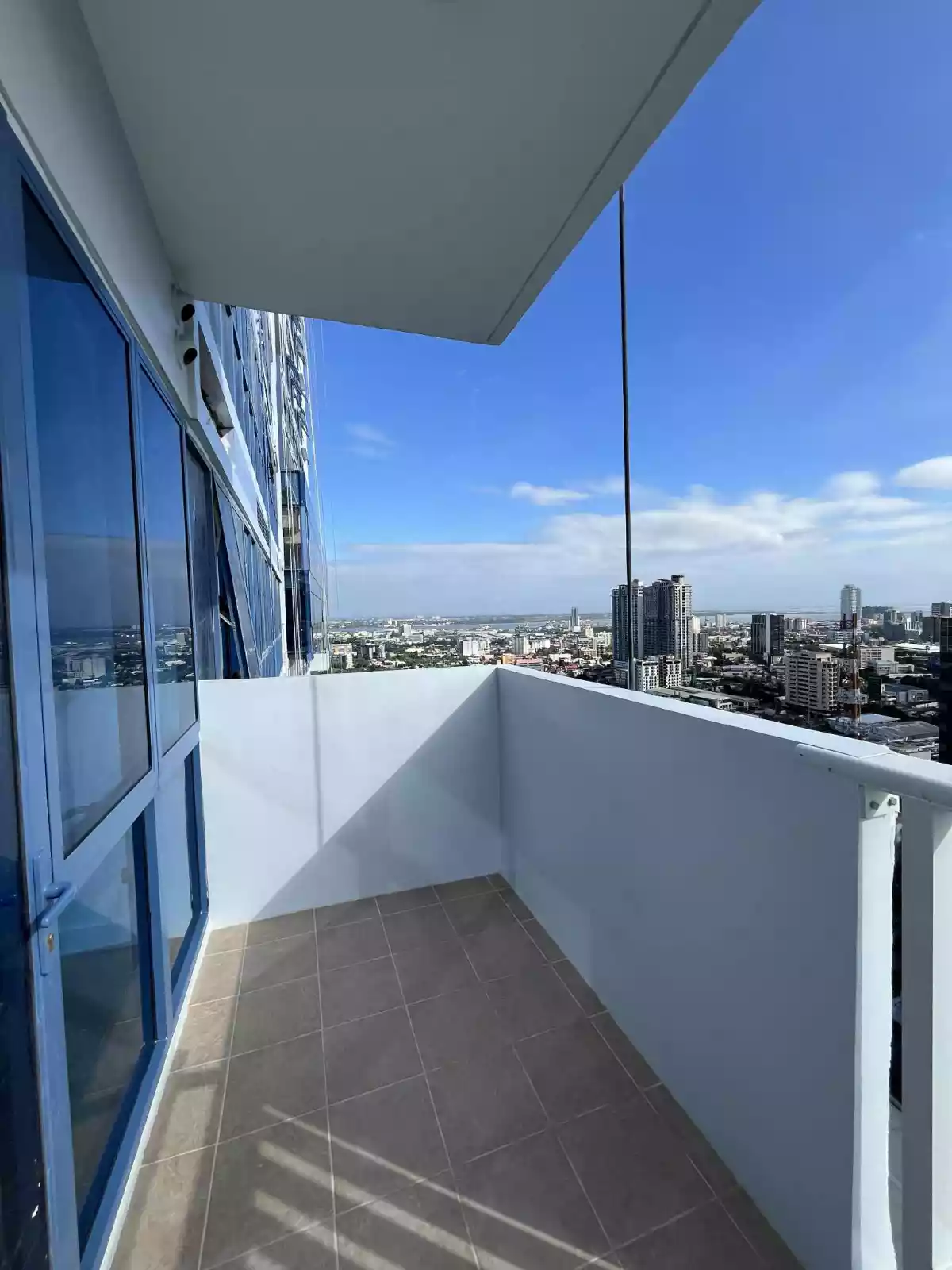 FOR SALE 1 BR PREMIUM CORNER UNIT WITH PARKING AND BALCONY IN 38TH PARK AVENUE — 1 Bedroom in Apas, Cebu City, Cebu — Photo 2