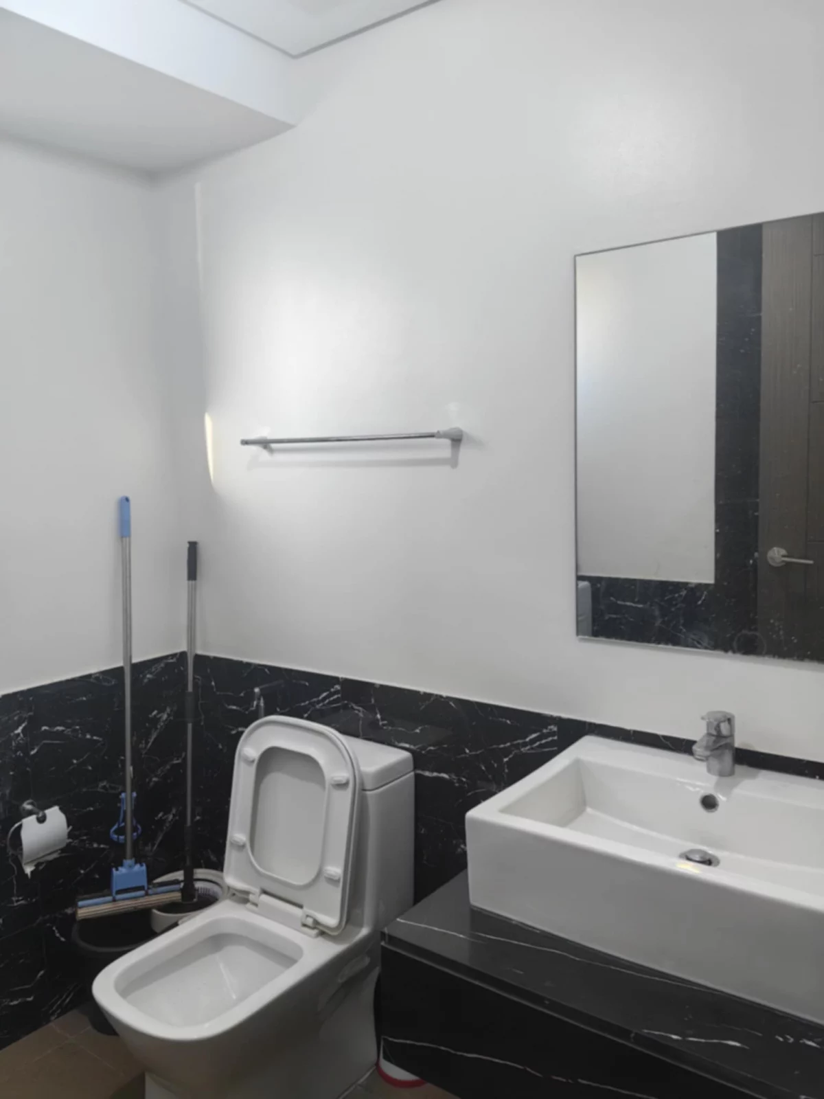 1Br with Parking Galleria Residences Tower 1 — 1 Bedroom in Cebu City, Philippines — Photo 2