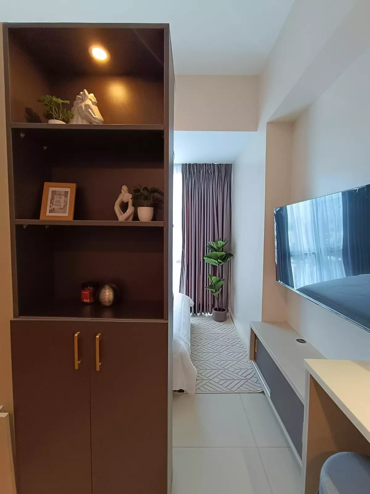 Open photo 16 of 17 — 38 Park Studio Fully Furnished for rent