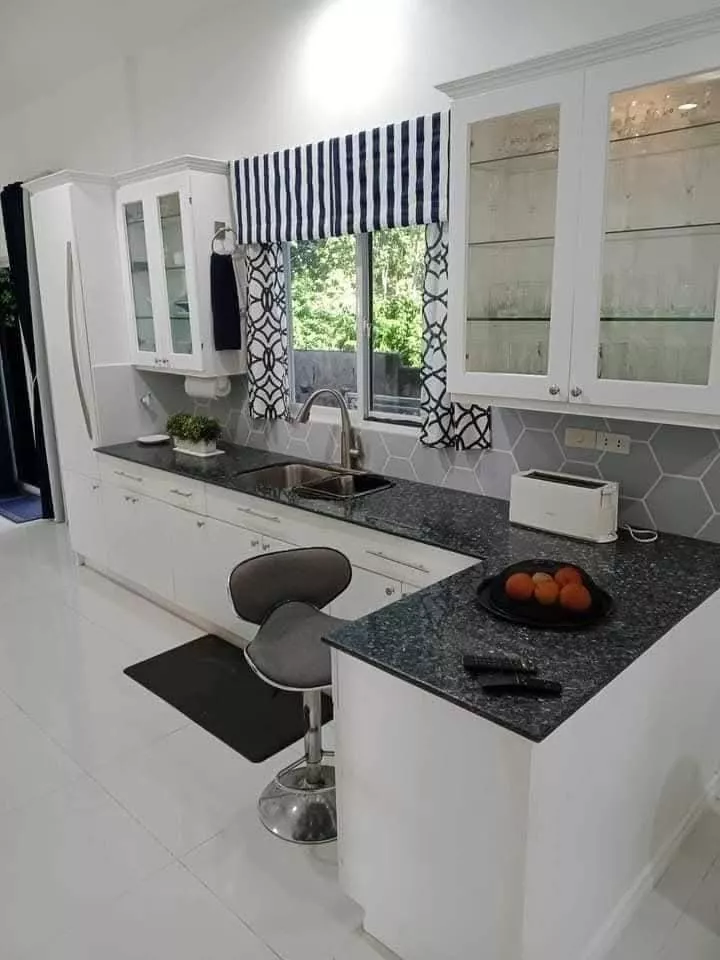 Fully Furnished House & Lot for Sale with front and back Porch — House and Lot in Valencia, Negros Oriental, Philippines — Photo 2
