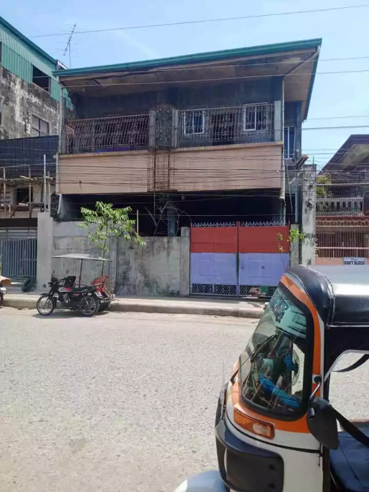 HOUSE AND LOT FOR SALE ALONG NATIONAL HIGHWAY