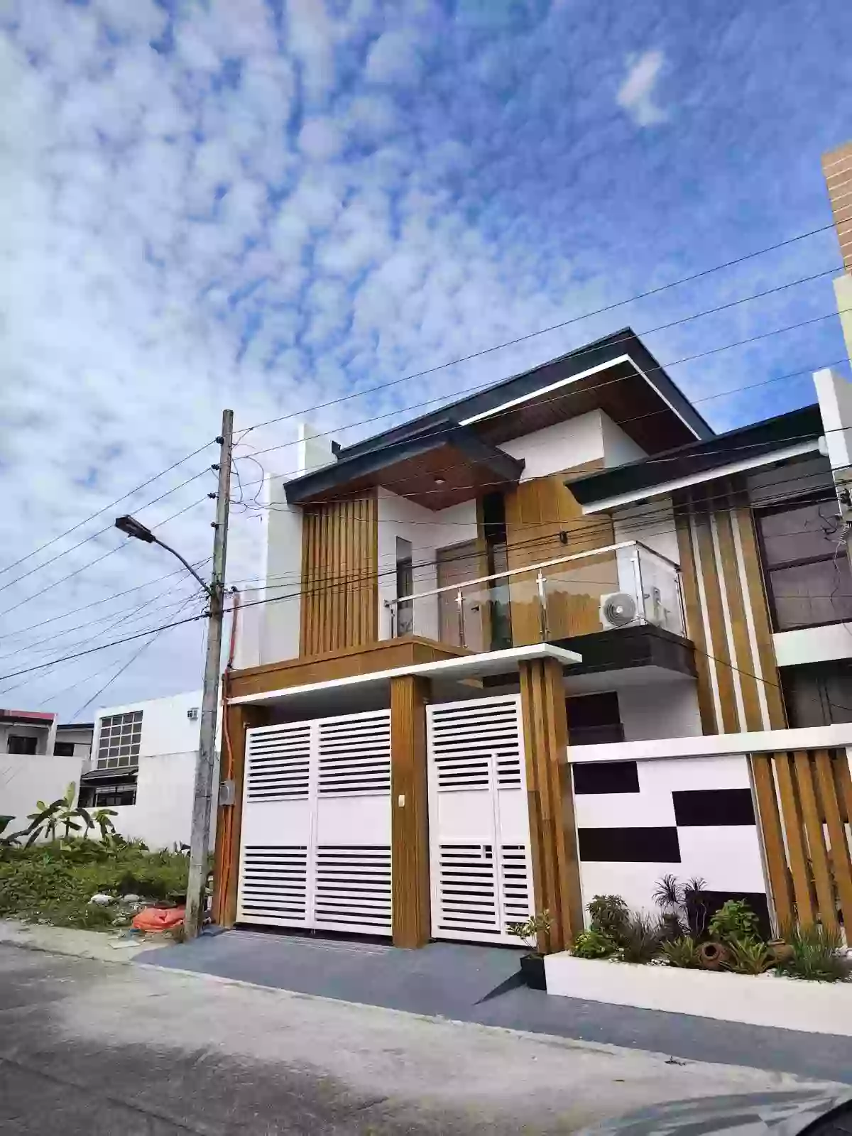 Modern Two Storey House and Lot For Sale!