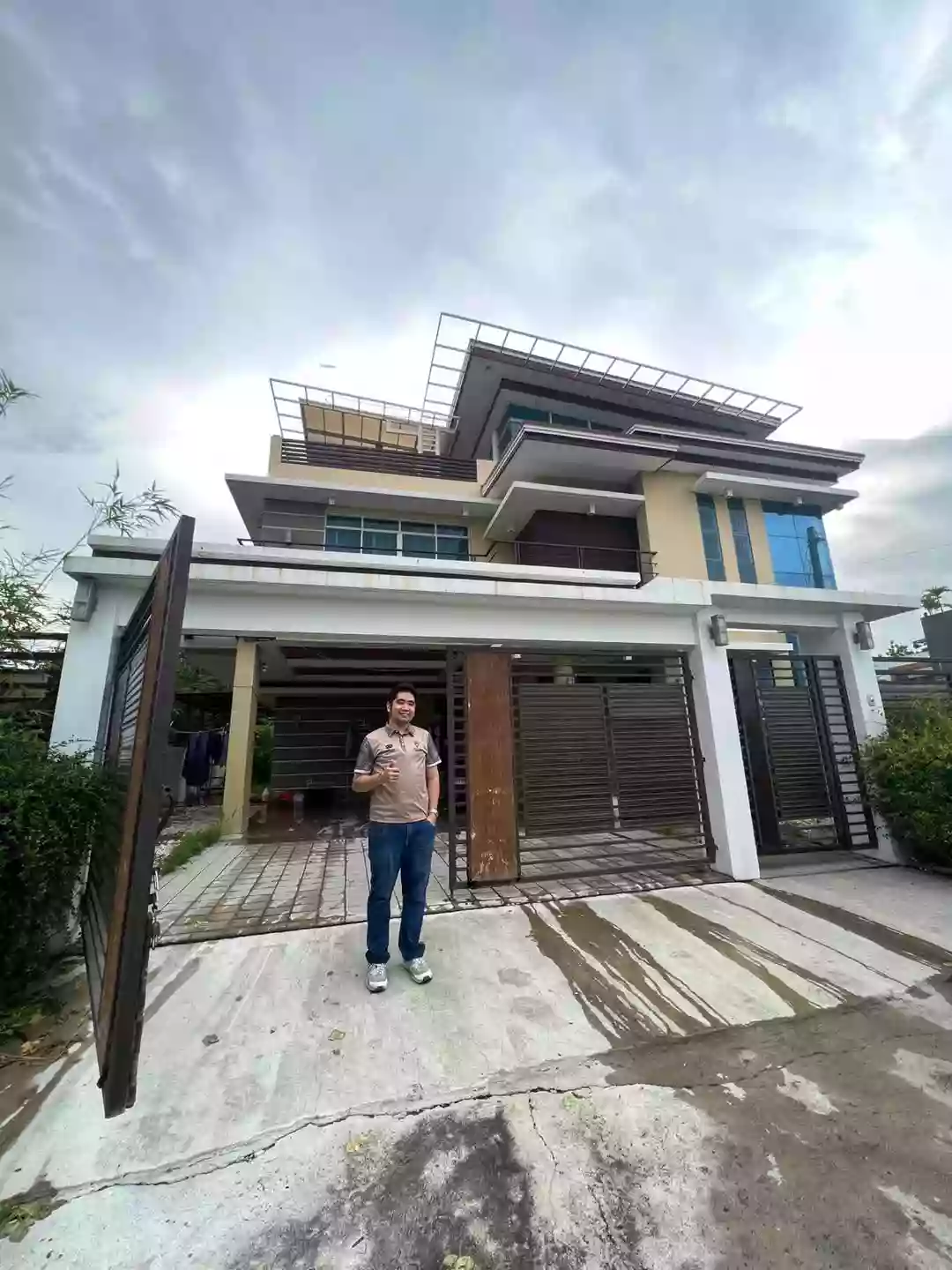 Spacious 5Bedrooms House for Sale in Fairview Village Talisay