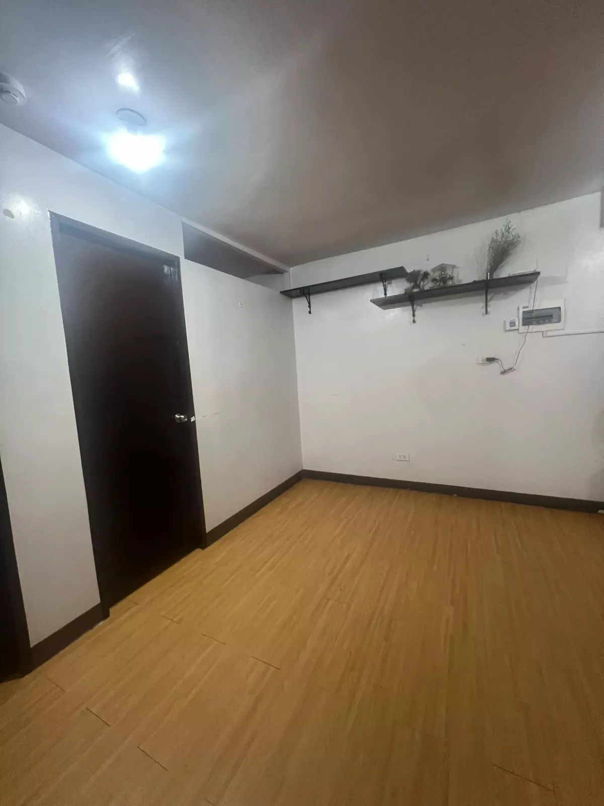 FOR RENT 2 BEDROOM CONDO UNIT WITH BALCONY — 2 Bedrooms in Naya Road, Cebu City, Central Visayas — Photo 3