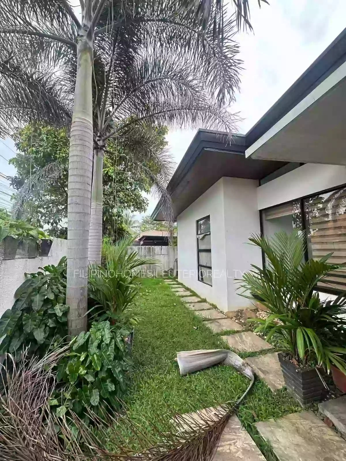 RUSH HOUSE AND LOT FOR SALE! — House and Lot in Catalunan Grande Road, Talomo, Davao City — Photo 6