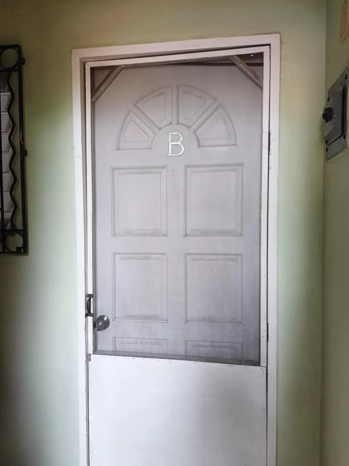 Open photo 32 of 33 — 3 STOREY BUILDING WITH ROOF TOP AND  5 APARTMENT UNITS FOR SALE