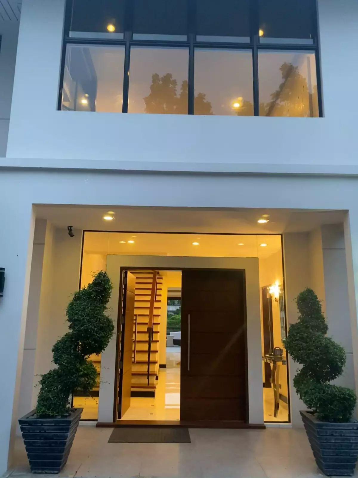 Open photo 12 of 61 — Maria Luisa House for Sale
