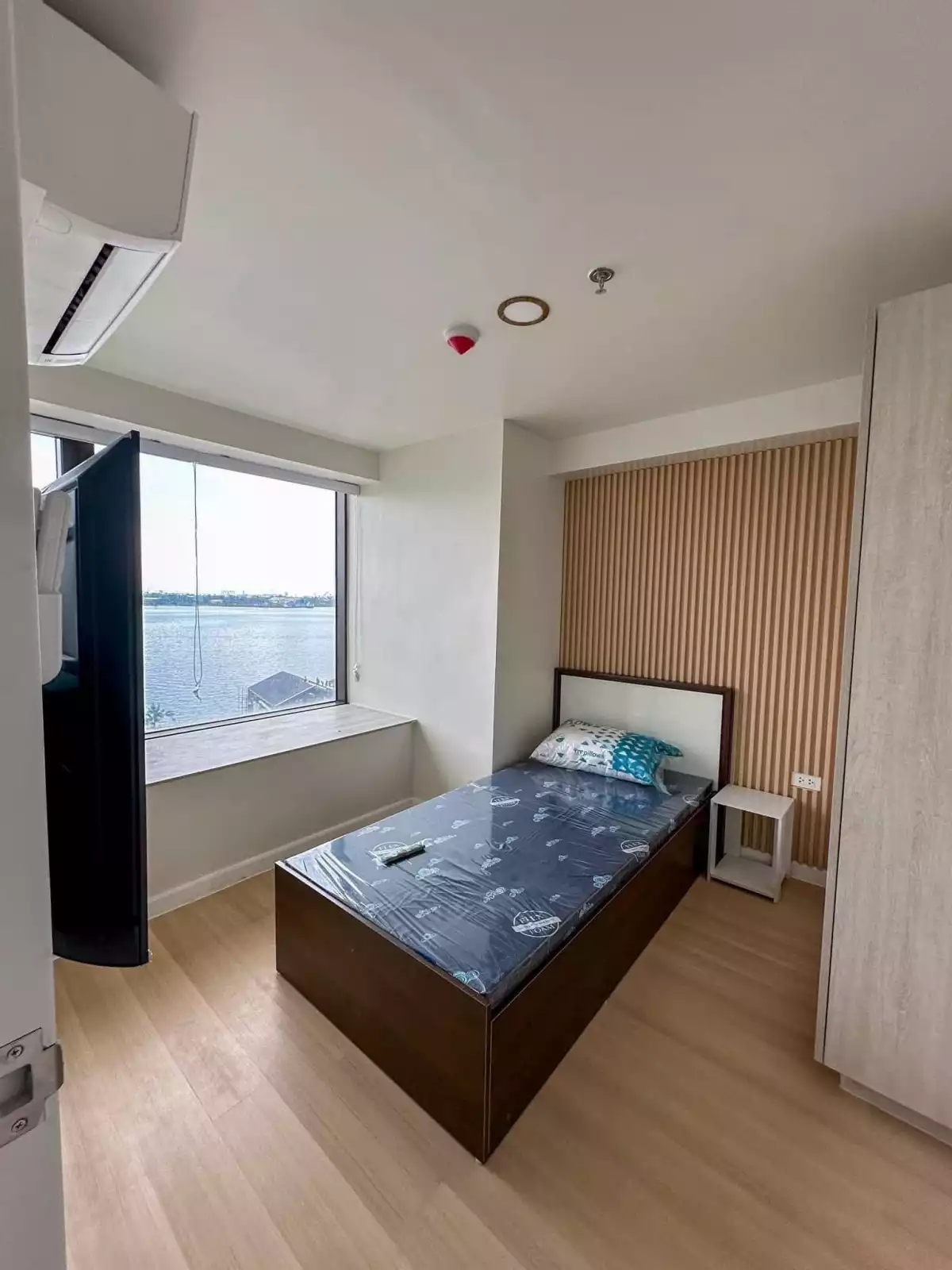 Open photo 11 of 15 — 2 BEDROOMS FOR RENT (Fully Furnished)- Mandani Bay