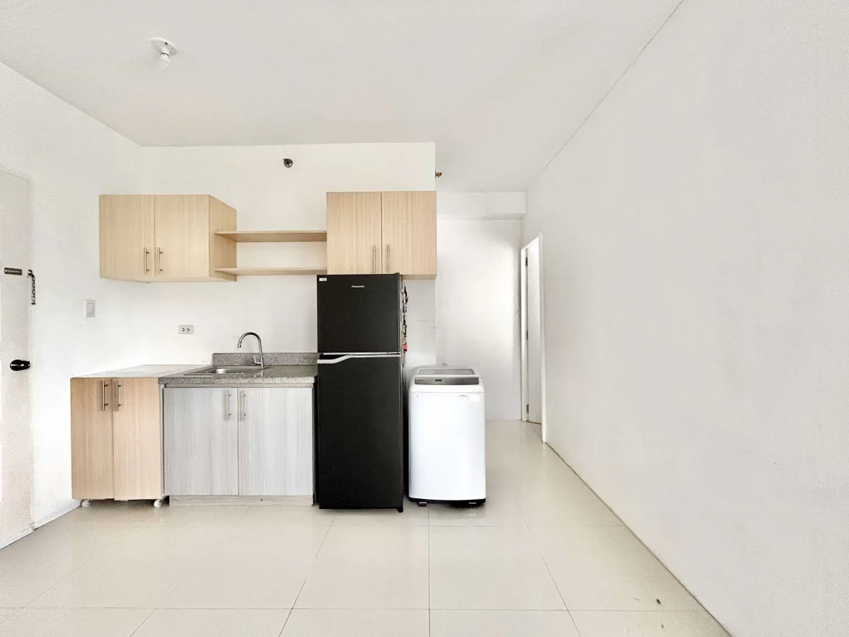FOR ASSUME 1 BR CORNER UNIT WITH  BALCONY — 1 Bedroom in Minglanilla, Cebu, Philippines — Photo 3