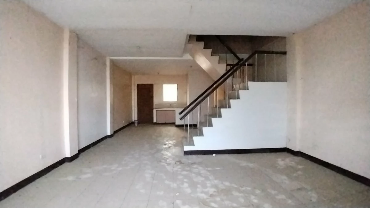 FOR SALE: PRIME 1,677 SQM PROPERTY with 5 Townhouse Apartment– Maribago Lapu-Lapu City, Cebu — Commercial Lot in Lapu-Lapu, Cebu, Philippines — Photo 2