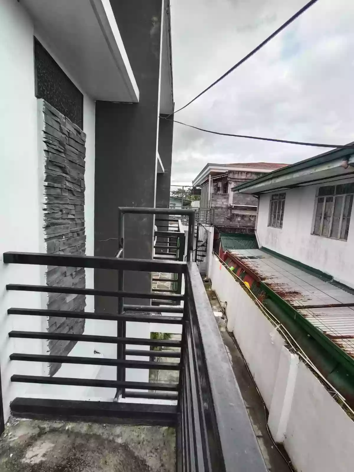 Open photo 11 of 15 — House and Lot with 5 Doors Apartment 