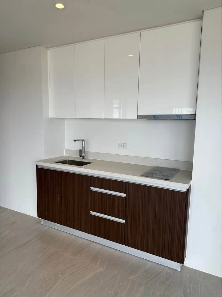 2 Br Corner with Balcony 20th Floor Condominium Tambuli For Sale — 2 Bedrooms in Maribago, Mactan Island, Lapu-lapu — Photo 7