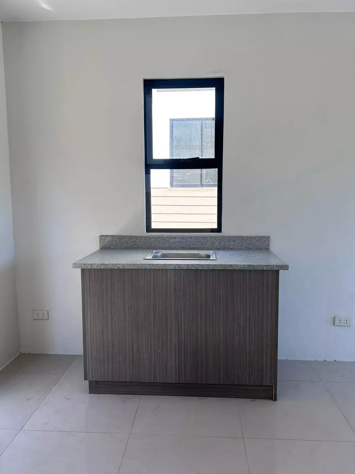 For Assume! Affordable Townhouse in Casa Mira South Naga — Townhouse in San Fernando, Cebu, Philippines — Photo 3